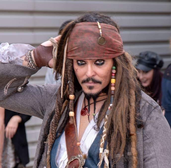 Jack Sparrow et sa tenue vestimentaire impressionnante
